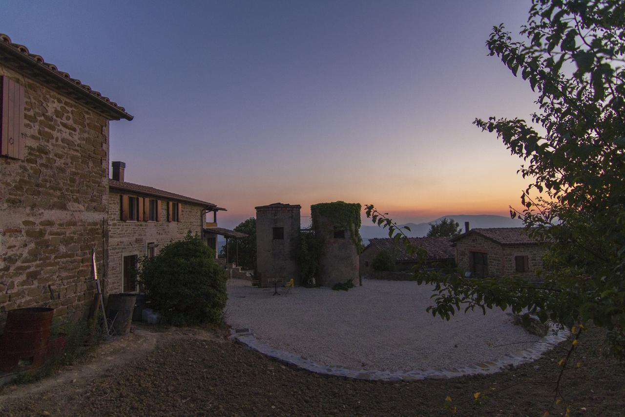 Agriturismo Terra Selvatica Valfabbrica Екстериор снимка